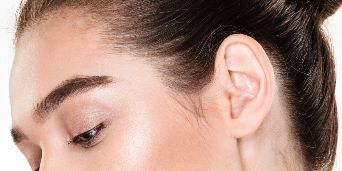 Zabieg chirurgicznego zszycia rozdartego płatka jednego ucha w klinice Re Vitae