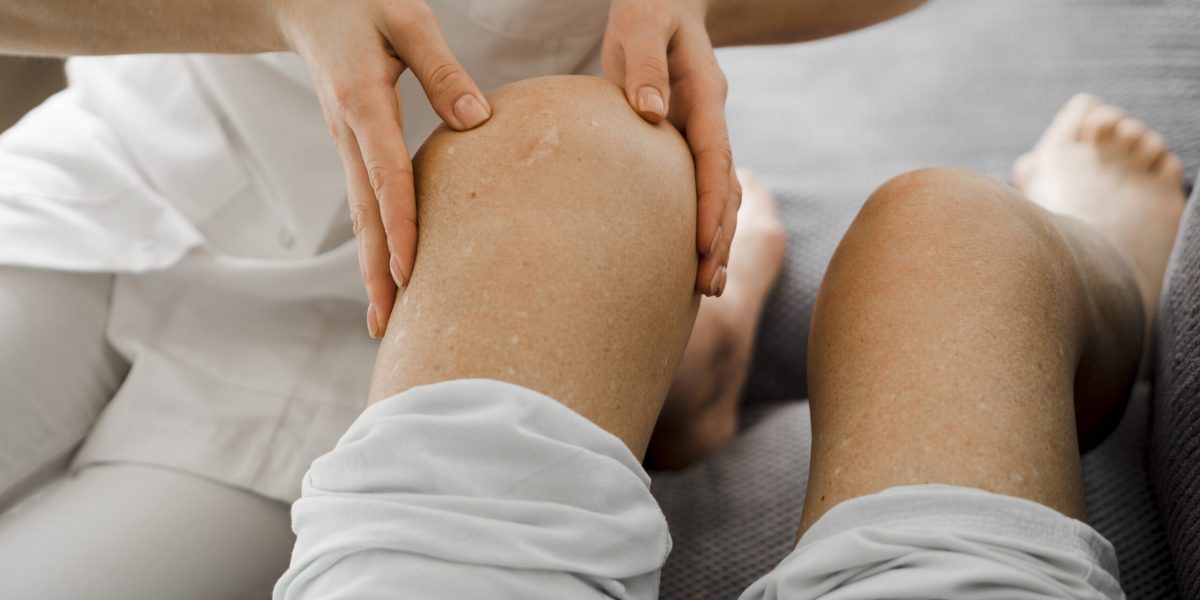 close-up-doctor-examines-patient-scaled-1